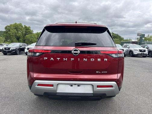 2022 Nissan Pathfinder SL