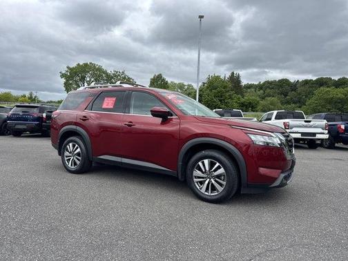 2022 Nissan Pathfinder SL