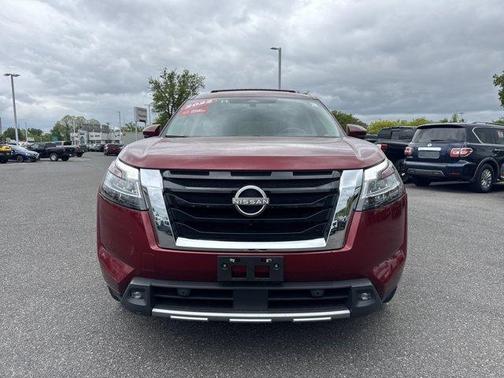 2022 Nissan Pathfinder SL