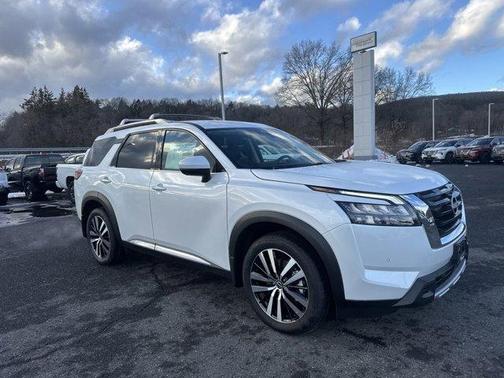 2025 Nissan Pathfinder Platinum