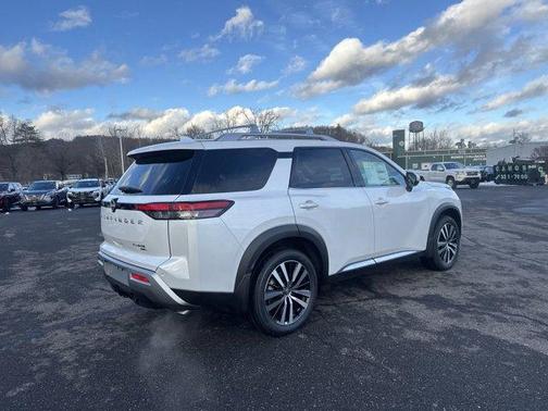2025 Nissan Pathfinder Platinum