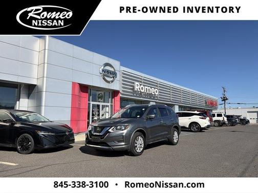 Gun Metallic 2018 Nissan Rogue SV