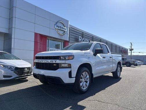 Summit White 2019 Chevrolet Silverado 1500 Custom
