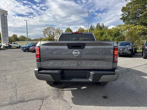 2025 Nissan Frontier SV