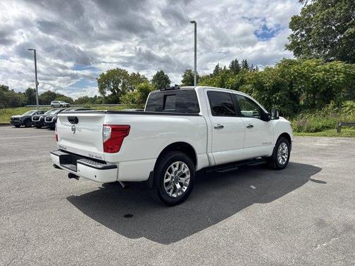 2024 Nissan Titan SV