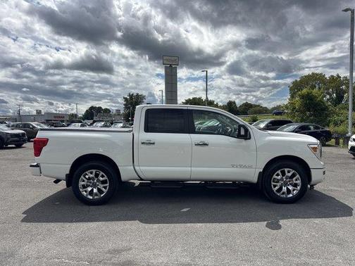 2024 Nissan Titan SV