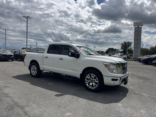 2024 Nissan Titan SV