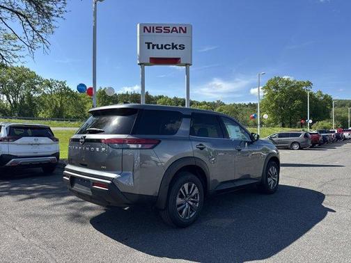 2025 Nissan Pathfinder S
