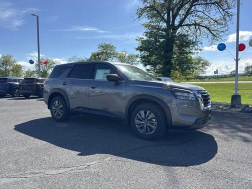 2025 Nissan Pathfinder S