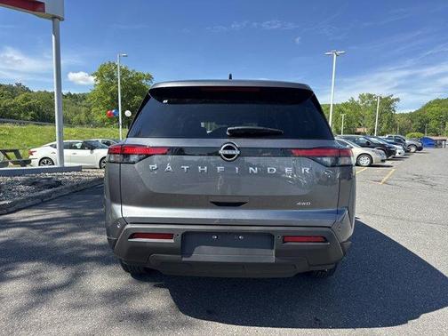 2025 Nissan Pathfinder S
