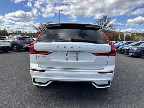 2023 Volvo XC60 Recharge Plug-In Hybrid T8 Ultimate Dark Theme