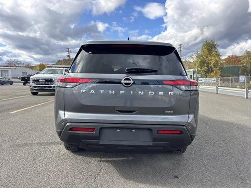 2025 Nissan Pathfinder S