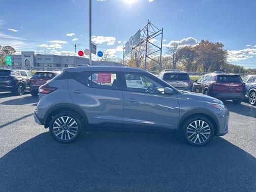 2022 Nissan Kicks SV