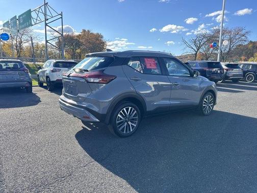 2022 Nissan Kicks SV