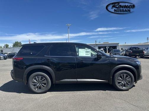 2025 Nissan Pathfinder S
