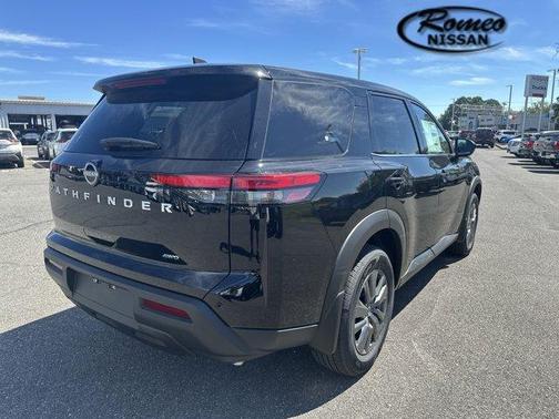 2025 Nissan Pathfinder S