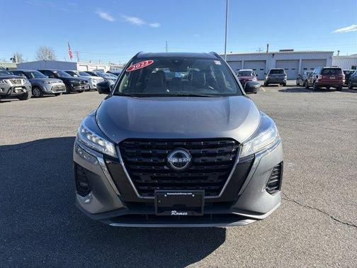 2022 Nissan Kicks SR