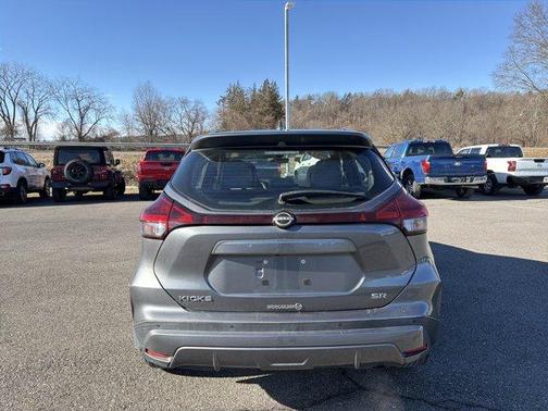 2022 Nissan Kicks SR