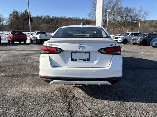 Aspen White 2025 Nissan Versa 1.6 SR