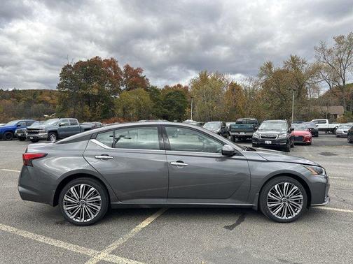 2025 Nissan Altima SL