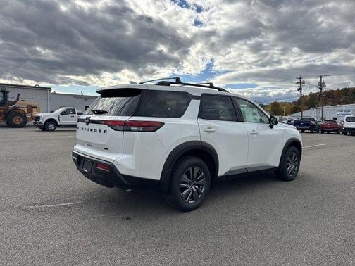 2025 Nissan Pathfinder SV