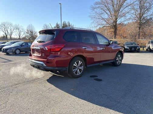 2017 Nissan Pathfinder SL