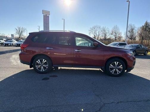 2017 Nissan Pathfinder SL