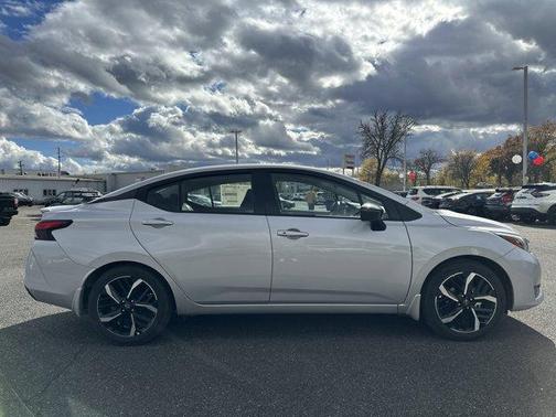 2025 Nissan Versa 1.6 SR