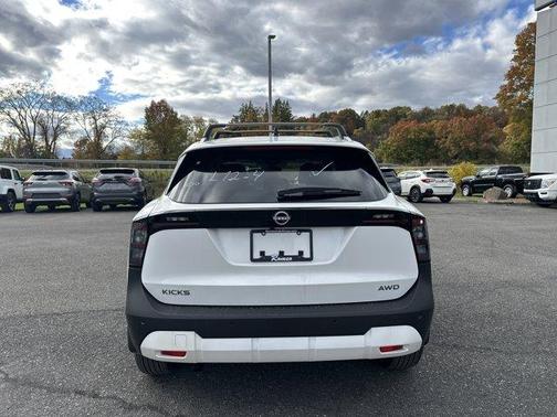 2026 Nissan Kicks SV