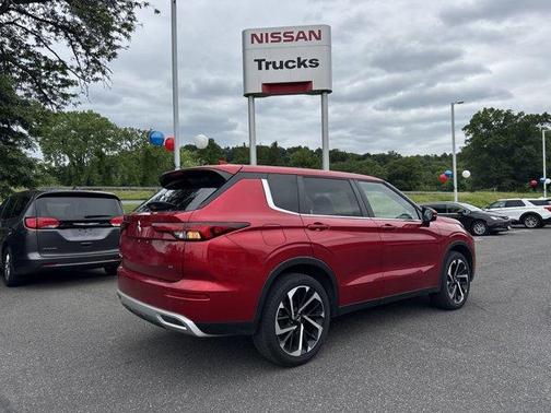 2023 Mitsubishi Outlander SE