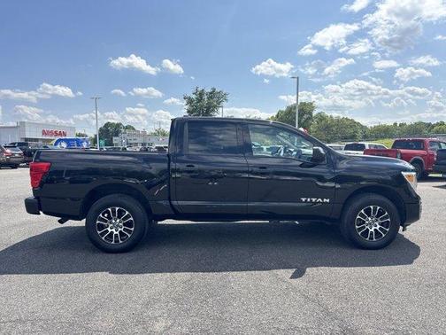 2022 Nissan Titan SV