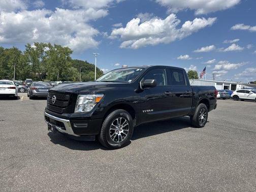2022 Nissan Titan SV