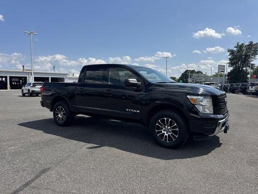 2022 Nissan Titan SV