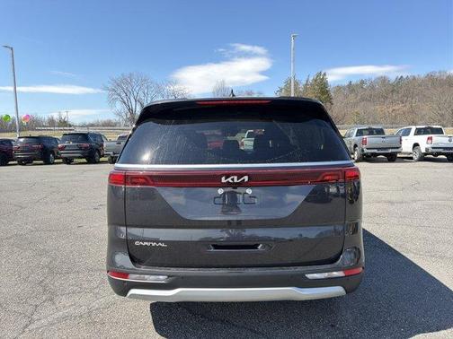 Metal 2024 Kia Carnival LX