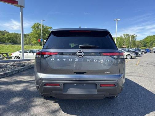 2025 Nissan Pathfinder S