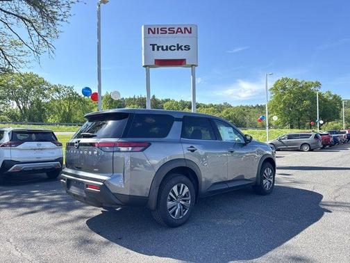 2025 Nissan Pathfinder S