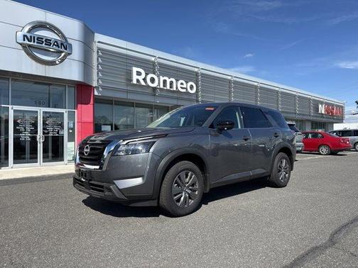 2025 Nissan Pathfinder S
