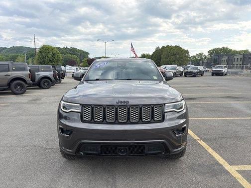 Granite Crystal Clearcoat Metallic 2021 Jeep Grand Cherokee Laredo X