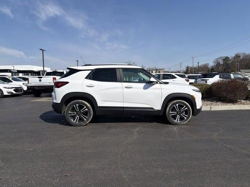 Summit White 2024 Chevrolet Trailblazer LT