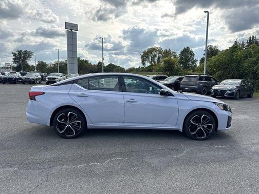 2025 Nissan Altima SR