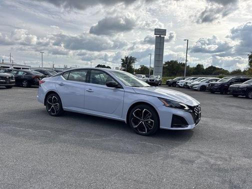 2025 Nissan Altima SR