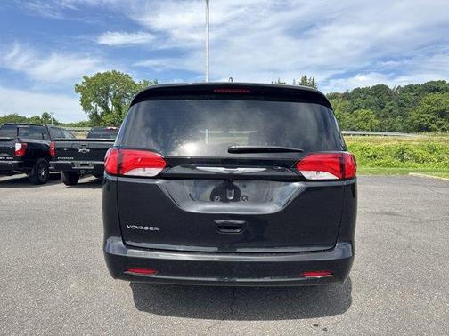 2022 Chrysler Voyager LX