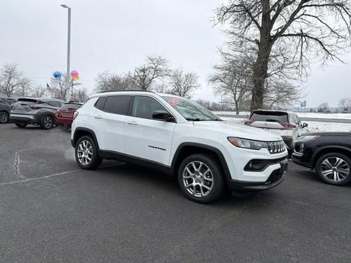 2022 Jeep Compass Latitude Lux