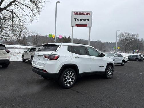 2022 Jeep Compass Latitude Lux