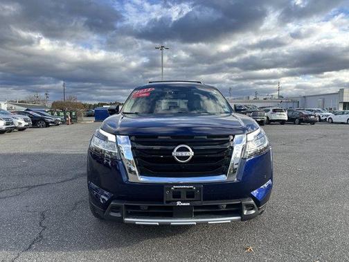 2024 Nissan Pathfinder SL