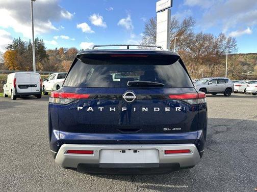 2024 Nissan Pathfinder SL