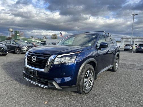 2024 Nissan Pathfinder SL