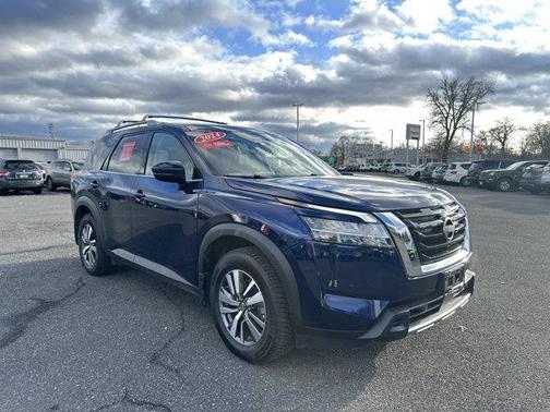 2024 Nissan Pathfinder SL