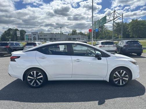 2021 Nissan Versa 1.6 SR
