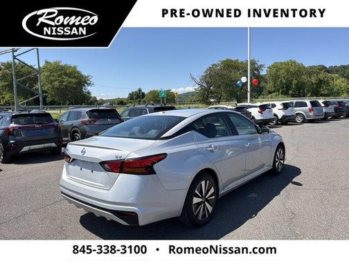Brilliant Silver Metallic 2022 Nissan Altima 2.5 SV